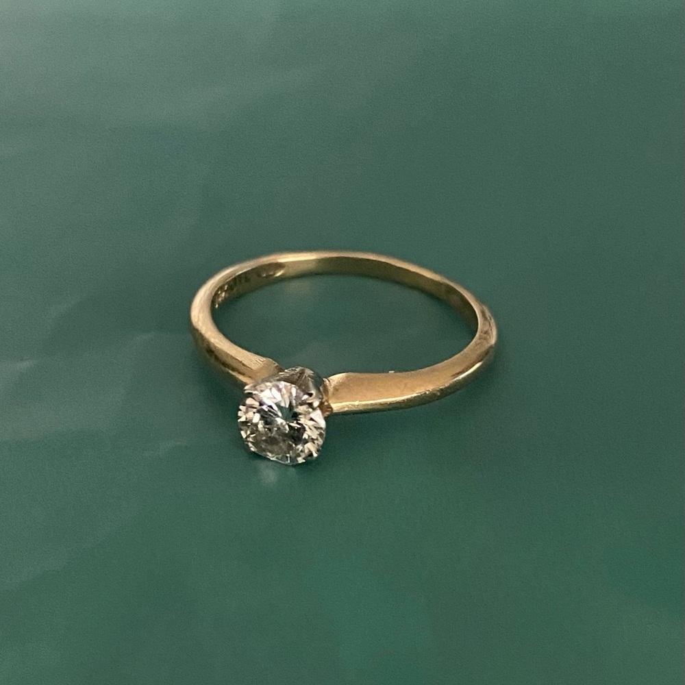 Solid 14k Gold Brilliant Cut Diamond Women's Solitaire Ring. Size:4.5.
